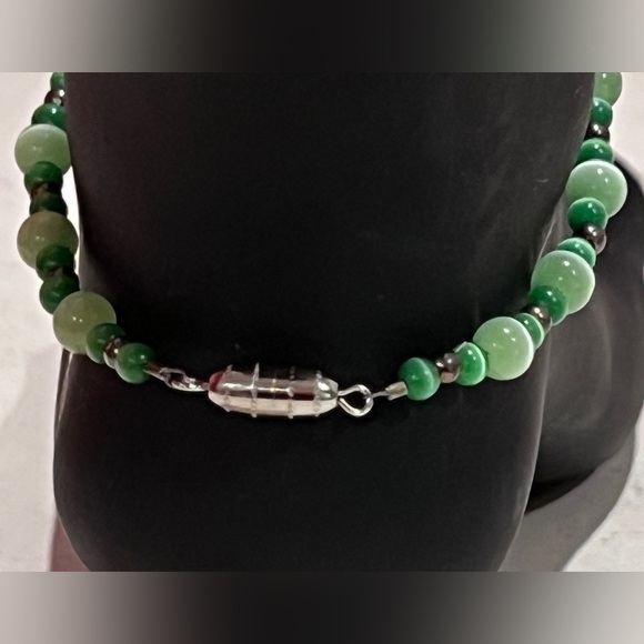 Green Cat-Eye Handmade Beaded Ankle Bracelet - Picture 3 of 6